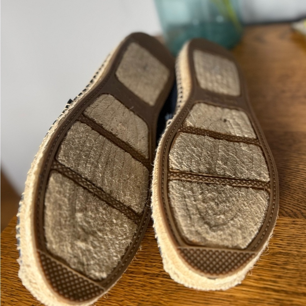 Vera Bradley Pineapple Espadrilles Navy Embroidered Slip On Flats Size 10 - Picture 3 of 6